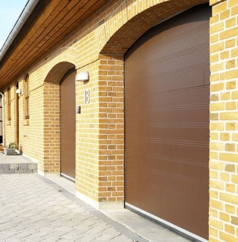 Classic garageporte med bue